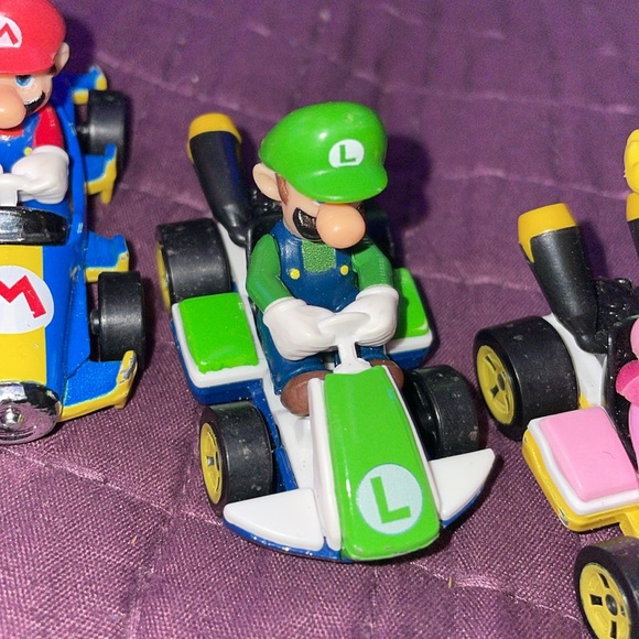 3 Mario Luigi Princess Peach HOT WHEELS metal Mario kart 2018 Nintendo Matell - Picture 4 of 10